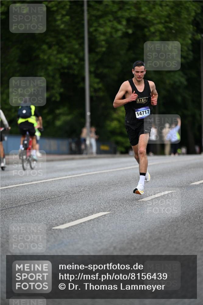 29.06.2025 - hella hamburg halbmarathon Dr. Thomas Lammeyer http://msf.ph/oto/8156439 29.06.2025 09:43:03 Kennedybrücke 34, 35, 52, 53, 54, 2659, 3720, 6380, 6530, 9255, 10650 meine-sportfotos.de