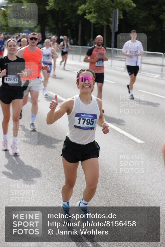 29.06.2025 - hella hamburg halbmarathon Jannik Wohlers http://msf.ph/oto/8156458 29.06.2025 10:17:16 Lombardsbrücke 1015, 1204, 1274, 1458, 1749, 1795, 2094, 2259, 2305, 2548, 3138, 3292, 4194, 4218, 4852, 5002, 5611, 5733, 6254, 6336, 6352, 6786, 7258, 7291, 7413, 7566, 7844, 8144, 9400, 9798, 9848, 10620, 10677, 11156, 11372, 11707, 12031, 12668, 12683, 14194, 14307, 14420, 14648, 14877, 15978, 16024, 16038, 16555, 16576, 17083, 17270, 17542, 17616, 17628, 18469, 18564, 19029 meine-sportfotos.de