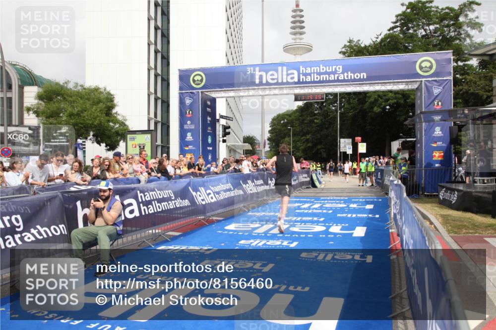 29.06.2025 - hella hamburg halbmarathon Michael Strokosch http://msf.ph/oto/8156460 29.06.2025 10:19:42 Ziel 19108 meine-sportfotos.de