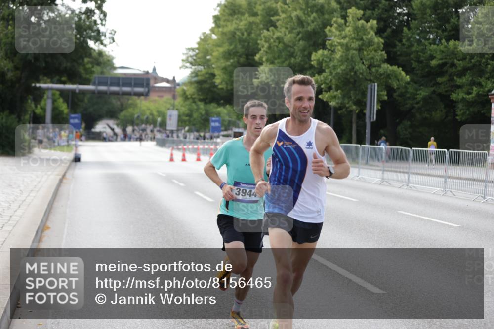 29.06.2025 - hella hamburg halbmarathon Jannik Wohlers http://msf.ph/oto/8156465 29.06.2025 09:37:28 Lombardsbrücke 45, 50, 3944, 12673 meine-sportfotos.de