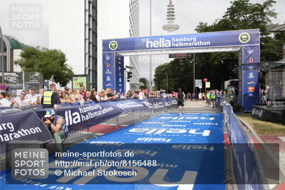 29.06.2025 - hella hamburg halbmarathon Michael Strokosch http://msf.ph/oto/8156488 29.06.2025 10:19:44 Ziel 19108 meine-sportfotos.de