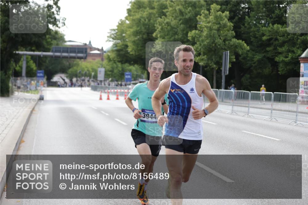29.06.2025 - hella hamburg halbmarathon Jannik Wohlers http://msf.ph/oto/8156489 29.06.2025 09:37:28 Lombardsbrücke 45, 50, 3944, 12673 meine-sportfotos.de