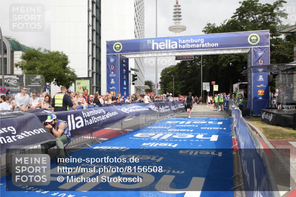 29.06.2025 - hella hamburg halbmarathon Michael Strokosch http://msf.ph/oto/8156508 29.06.2025 10:19:44 Ziel 19108 meine-sportfotos.de