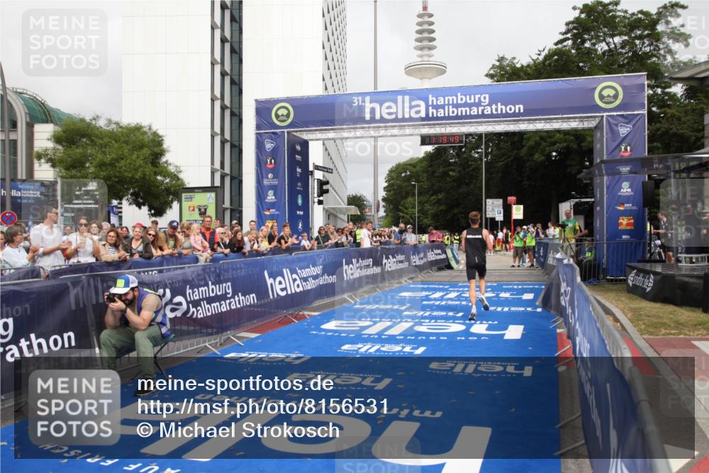 29.06.2025 - hella hamburg halbmarathon Michael Strokosch http://msf.ph/oto/8156531 29.06.2025 10:19:53 Ziel 4524 meine-sportfotos.de