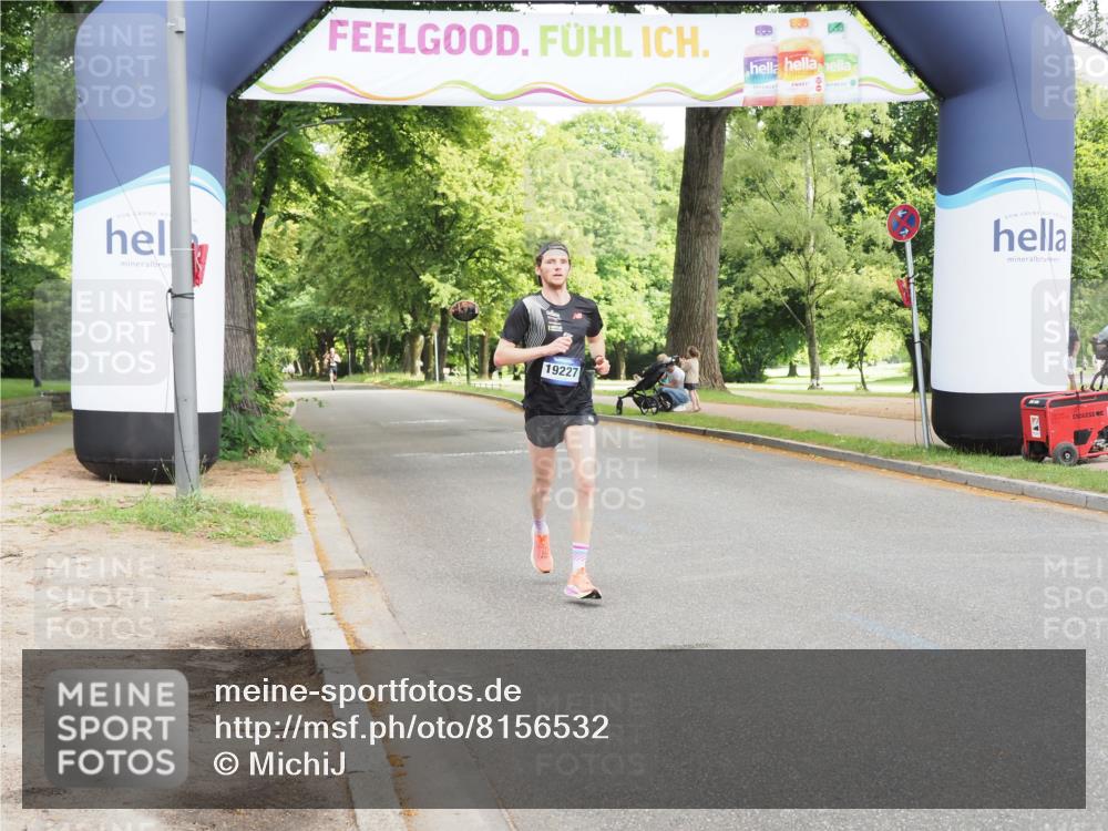 29.06.2025 - hella hamburg halbmarathon MichiJ http://msf.ph/oto/8156532 29.06.2025 10:05:34 Zwischen KM18-KM19 19227 meine-sportfotos.de