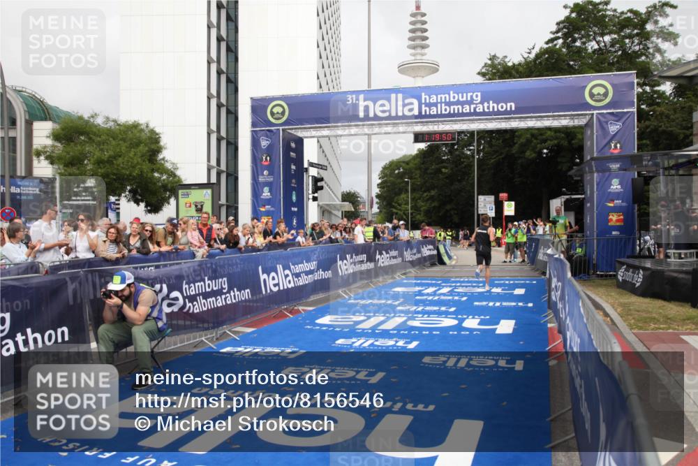 29.06.2025 - hella hamburg halbmarathon Michael Strokosch http://msf.ph/oto/8156546 29.06.2025 10:19:54 Ziel 4524 meine-sportfotos.de