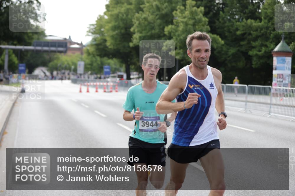 29.06.2025 - hella hamburg halbmarathon Jannik Wohlers http://msf.ph/oto/8156578 29.06.2025 09:37:28 Lombardsbrücke 45, 50, 3944, 12673 meine-sportfotos.de