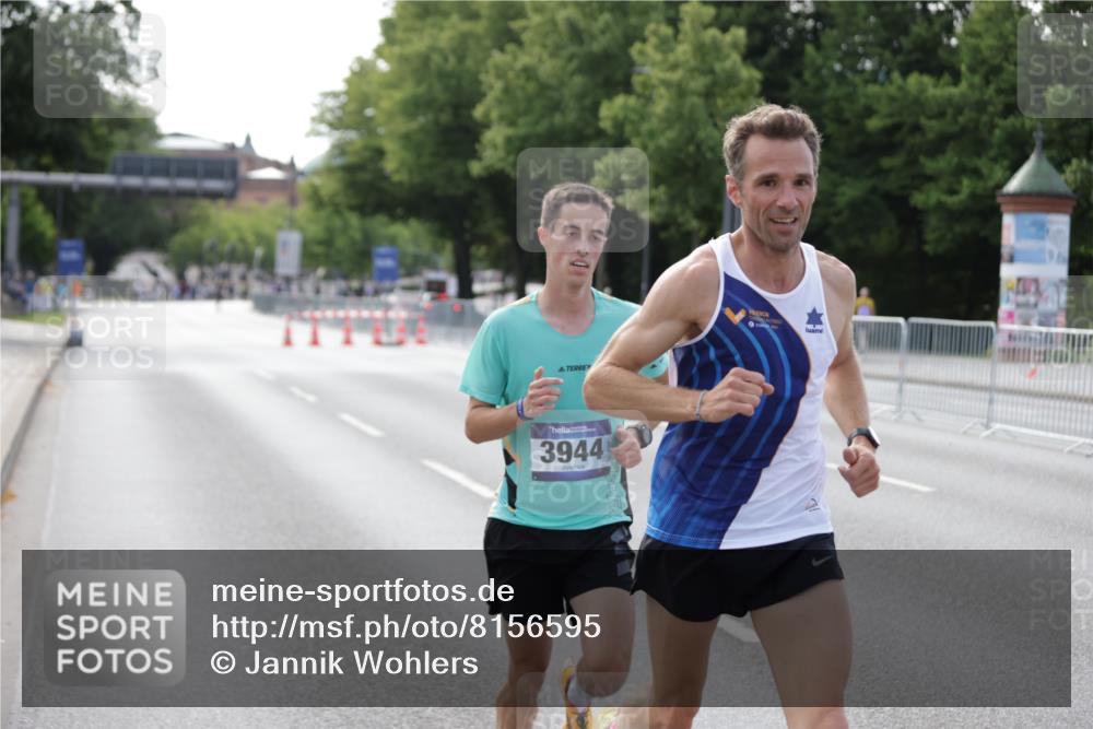 29.06.2025 - hella hamburg halbmarathon Jannik Wohlers http://msf.ph/oto/8156595 29.06.2025 09:37:28 Lombardsbrücke 45, 50, 3944, 12673 meine-sportfotos.de
