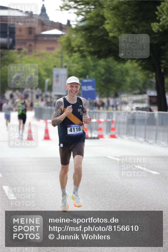 29.06.2025 - hella hamburg halbmarathon Jannik Wohlers http://msf.ph/oto/8156610 29.06.2025 09:37:50 Lombardsbrücke 4116 meine-sportfotos.de