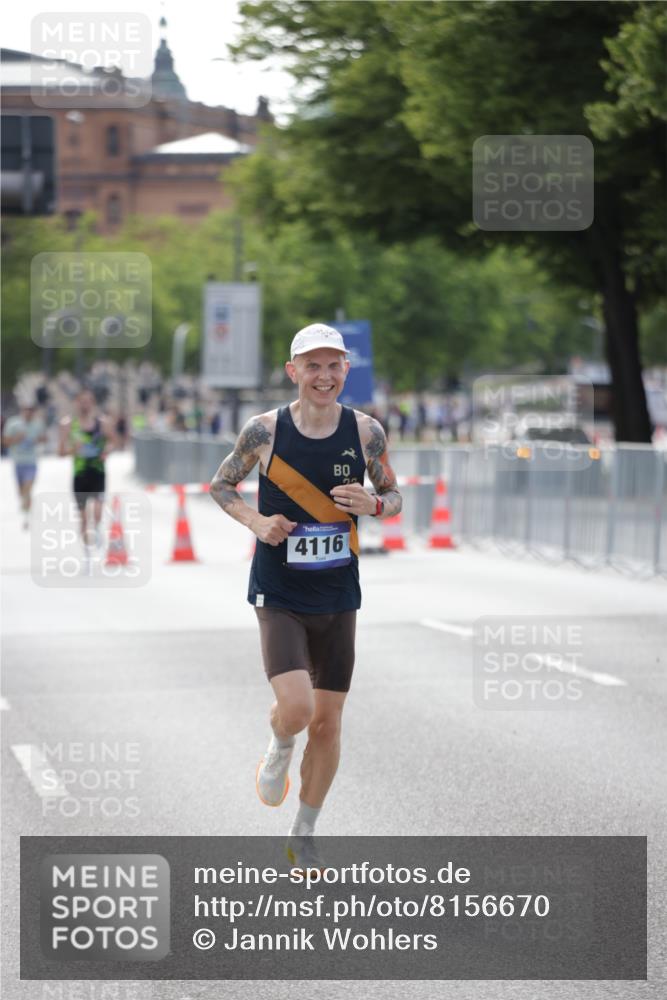 29.06.2025 - hella hamburg halbmarathon Jannik Wohlers http://msf.ph/oto/8156670 29.06.2025 09:37:51 Lombardsbrücke 4116 meine-sportfotos.de