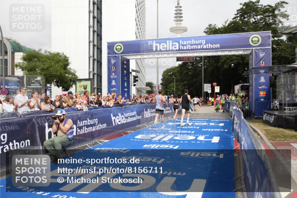 29.06.2025 - hella hamburg halbmarathon Michael Strokosch http://msf.ph/oto/8156711 29.06.2025 10:20:20 Ziel 54, 12678, 14302, 16245 meine-sportfotos.de