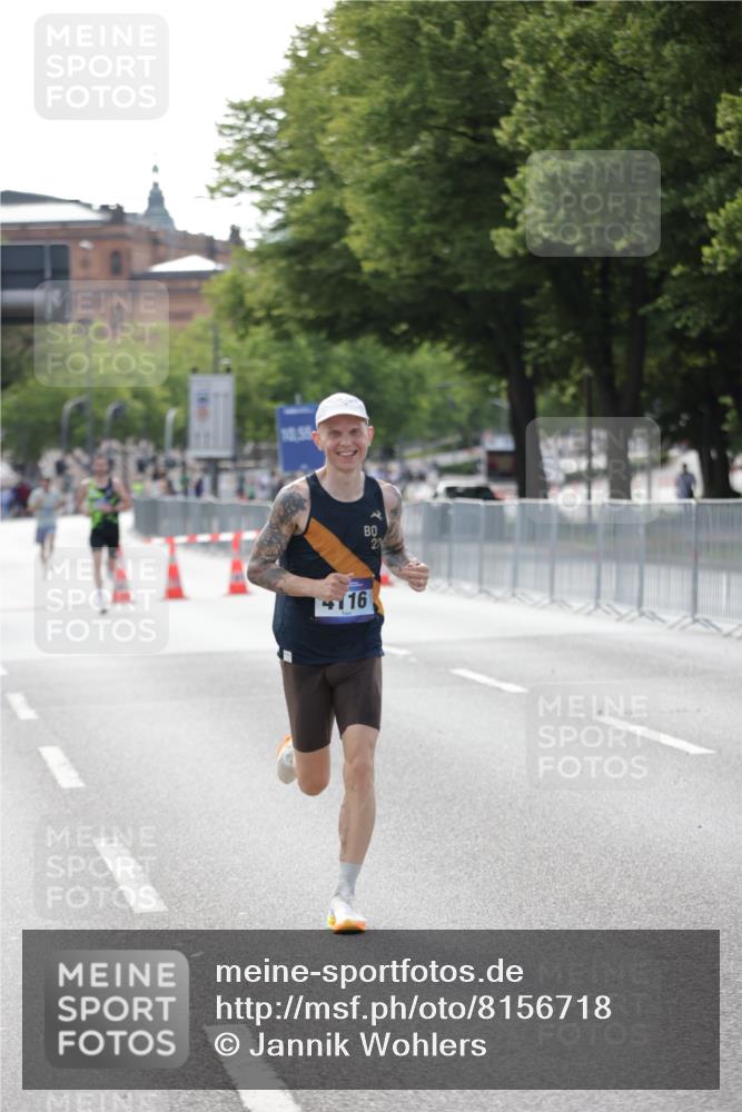 29.06.2025 - hella hamburg halbmarathon Jannik Wohlers http://msf.ph/oto/8156718 29.06.2025 09:37:51 Lombardsbrücke 4116 meine-sportfotos.de
