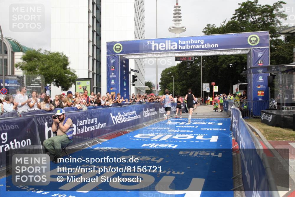 29.06.2025 - hella hamburg halbmarathon Michael Strokosch http://msf.ph/oto/8156721 29.06.2025 10:20:20 Ziel 54, 12678, 14302, 16245 meine-sportfotos.de