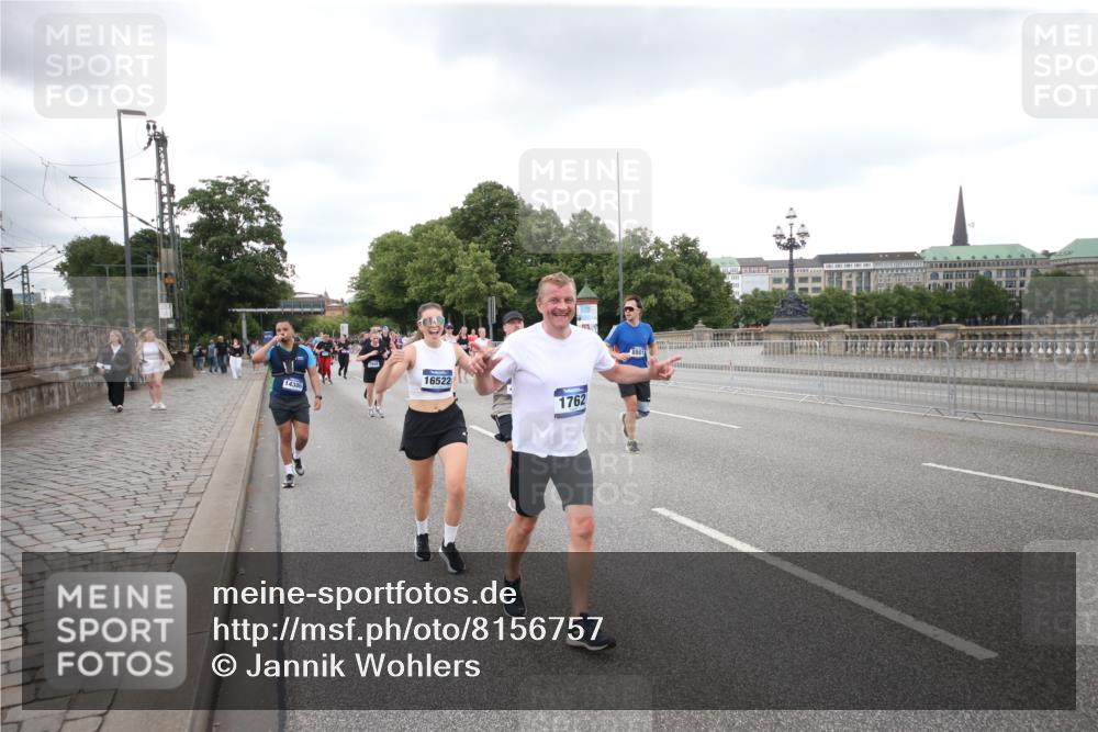 29.06.2025 - hella hamburg halbmarathon Jannik Wohlers http://msf.ph/oto/8156757 29.06.2025 10:54:01 Lombardsbrücke 1762, 1822, 1949, 2244, 2532, 3364, 3761, 3795, 3857, 4720, 4971, 5157, 5185, 5216, 5309, 5514, 5933, 5993, 6023, 6279, 6987, 7498, 7670, 7874, 7946, 7986, 8801, 8803, 9130, 10207, 11354, 11785, 12923, 12930, 13035, 13257, 13693, 13733, 14655, 14904, 15174, 15627, 15628, 15674, 15731, 16117, 16522, 16628, 16683, 17394, 18093, 18431 meine-sportfotos.de
