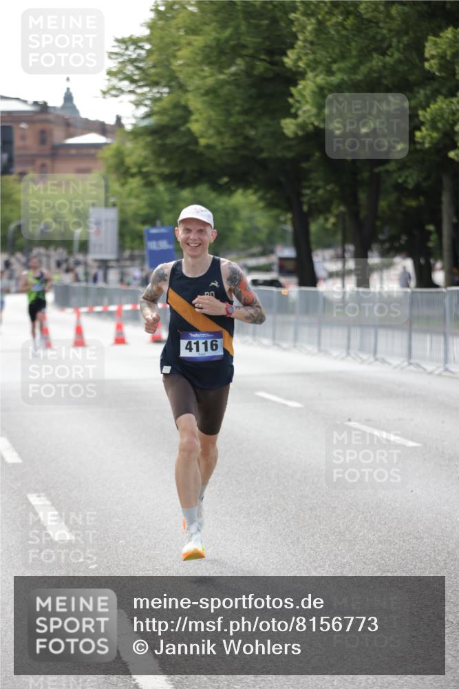 29.06.2025 - hella hamburg halbmarathon Jannik Wohlers http://msf.ph/oto/8156773 29.06.2025 09:37:52 Lombardsbrücke 4116 meine-sportfotos.de
