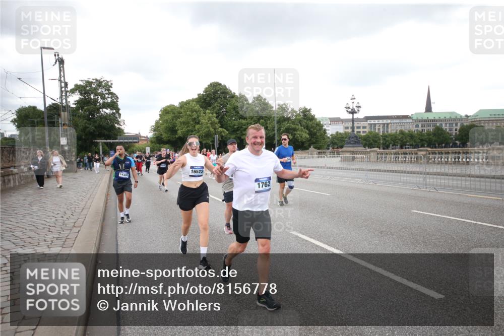 29.06.2025 - hella hamburg halbmarathon Jannik Wohlers http://msf.ph/oto/8156778 29.06.2025 10:54:01 Lombardsbrücke 1762, 1822, 1949, 2244, 2532, 3364, 3761, 3795, 3857, 4720, 4971, 5157, 5185, 5216, 5309, 5514, 5933, 5993, 6023, 6279, 6987, 7498, 7670, 7874, 7946, 7986, 8801, 8803, 9130, 10207, 11354, 11785, 12923, 12930, 13035, 13257, 13693, 13733, 14655, 14904, 15174, 15627, 15628, 15674, 15731, 16117, 16522, 16628, 16683, 17394, 18093, 18431 meine-sportfotos.de