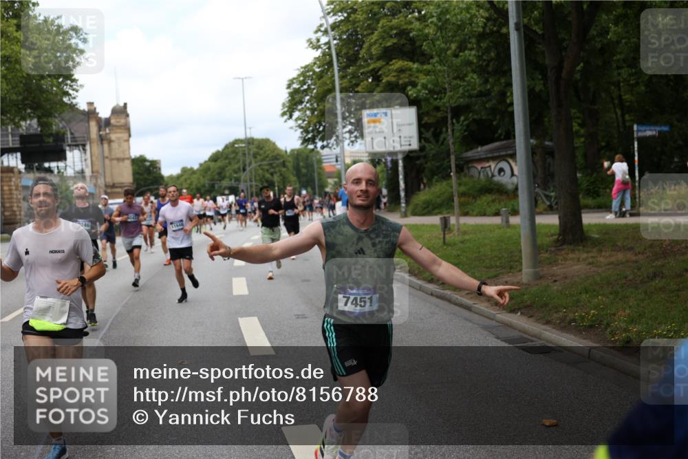 29.06.2025 - hella hamburg halbmarathon Yannick Fuchs http://msf.ph/oto/8156788 29.06.2025 10:38:22 20KM 1415, 1558, 2816, 3907, 4425, 4981, 4999, 5275, 5506, 5624, 5692, 6490, 6705, 6903, 6991, 7005, 7093, 7451, 8063, 8145, 8218, 8900, 9043, 9081, 9374, 9633, 9931, 10193, 10246, 10669, 10930, 11153, 11346, 11648, 11848, 12327, 12438, 12554, 12966, 13421, 13996, 14690, 14798, 14861, 15512, 15862, 16062, 16224, 16301, 16316, 16547, 16549, 16720, 17251, 17376, 17516, 17912, 18678, 18942 meine-sportfotos.de