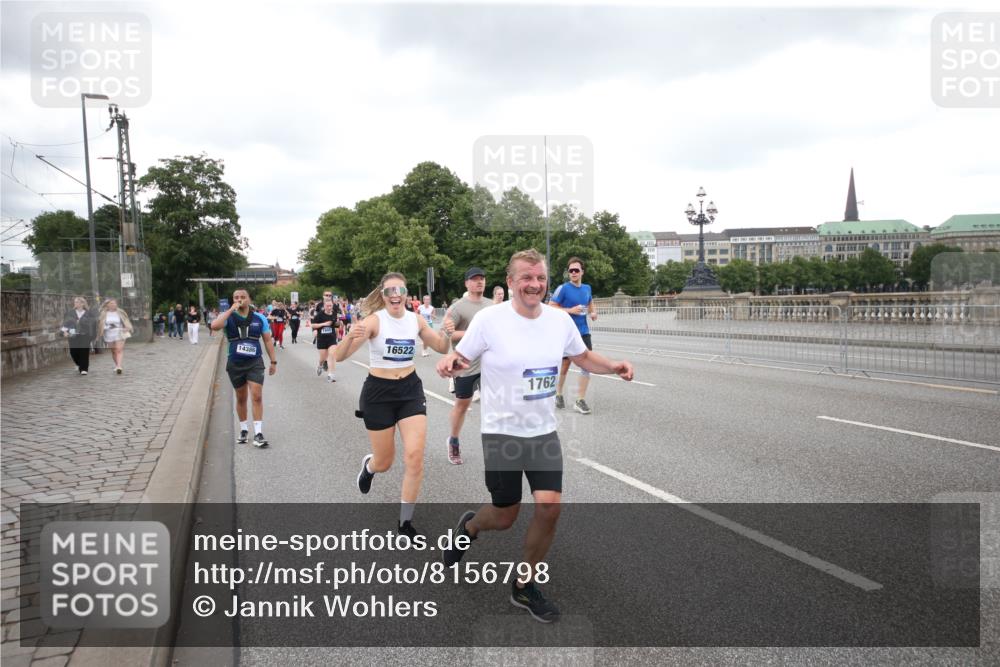 29.06.2025 - hella hamburg halbmarathon Jannik Wohlers http://msf.ph/oto/8156798 29.06.2025 10:54:01 Lombardsbrücke 1762, 1822, 1949, 2244, 2532, 3364, 3761, 3795, 3857, 4720, 4971, 5157, 5185, 5216, 5309, 5514, 5933, 5993, 6023, 6279, 6987, 7498, 7670, 7874, 7946, 7986, 8801, 8803, 9130, 10207, 11354, 11785, 12923, 12930, 13035, 13257, 13693, 13733, 14655, 14904, 15174, 15627, 15628, 15674, 15731, 16117, 16522, 16628, 16683, 17394, 18093, 18431 meine-sportfotos.de
