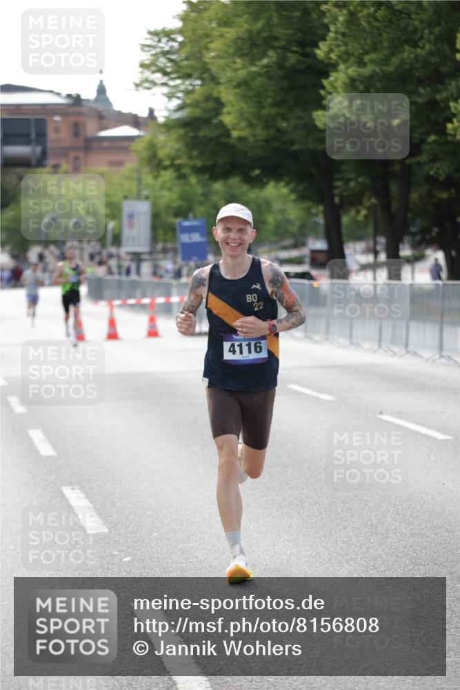 29.06.2025 - hella hamburg halbmarathon Jannik Wohlers http://msf.ph/oto/8156808 29.06.2025 09:37:52 Lombardsbrücke 4116 meine-sportfotos.de