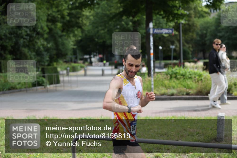 29.06.2025 - hella hamburg halbmarathon Yannick Fuchs http://msf.ph/oto/8156819 29.06.2025 10:17:49 20KM 2618, 3720, 4571, 9475, 16548, 18693 meine-sportfotos.de