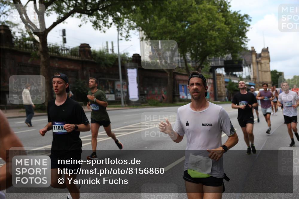 29.06.2025 - hella hamburg halbmarathon Yannick Fuchs http://msf.ph/oto/8156860 29.06.2025 10:38:22 20KM 1415, 1558, 2816, 3907, 4425, 4981, 4999, 5275, 5506, 5624, 5692, 6490, 6705, 6903, 6991, 7005, 7093, 7451, 8063, 8145, 8218, 8900, 9043, 9081, 9374, 9633, 9931, 10193, 10246, 10669, 10930, 11153, 11346, 11648, 11848, 12327, 12438, 12554, 12966, 13421, 13996, 14690, 14798, 14861, 15512, 15862, 16062, 16224, 16301, 16316, 16547, 16549, 16720, 17251, 17376, 17516, 17912, 18678, 18942 meine-sportfotos.de