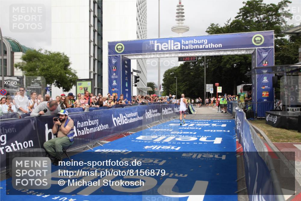 29.06.2025 - hella hamburg halbmarathon Michael Strokosch http://msf.ph/oto/8156879 29.06.2025 10:20:41 Ziel 15526 meine-sportfotos.de