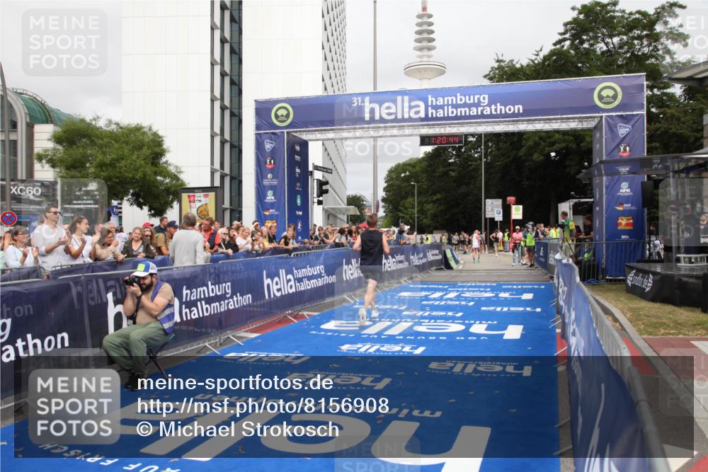 29.06.2025 - hella hamburg halbmarathon Michael Strokosch http://msf.ph/oto/8156908 29.06.2025 10:20:48 Ziel 14360, 16988 meine-sportfotos.de