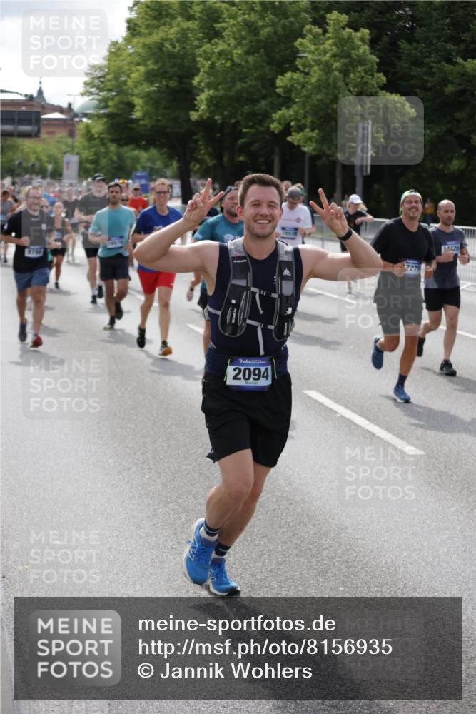 29.06.2025 - hella hamburg halbmarathon Jannik Wohlers http://msf.ph/oto/8156935 29.06.2025 10:17:21 Lombardsbrücke 1015, 1204, 1274, 1458, 1622, 1749, 1795, 2094, 2259, 2548, 3138, 3292, 4218, 5002, 5004, 5290, 5611, 5733, 6254, 6336, 6352, 6786, 7258, 7413, 8144, 8799, 9400, 9798, 9848, 9964, 10174, 10677, 10831, 11156, 11275, 11372, 11656, 11707, 11916, 12031, 12401, 12553, 12683, 13843, 14013, 14194, 14307, 14420, 14701, 14738, 14825, 15203, 15322, 15978, 16038, 16576, 16707, 17083, 17270, 17542, 17616, 19029 meine-sportfotos.de