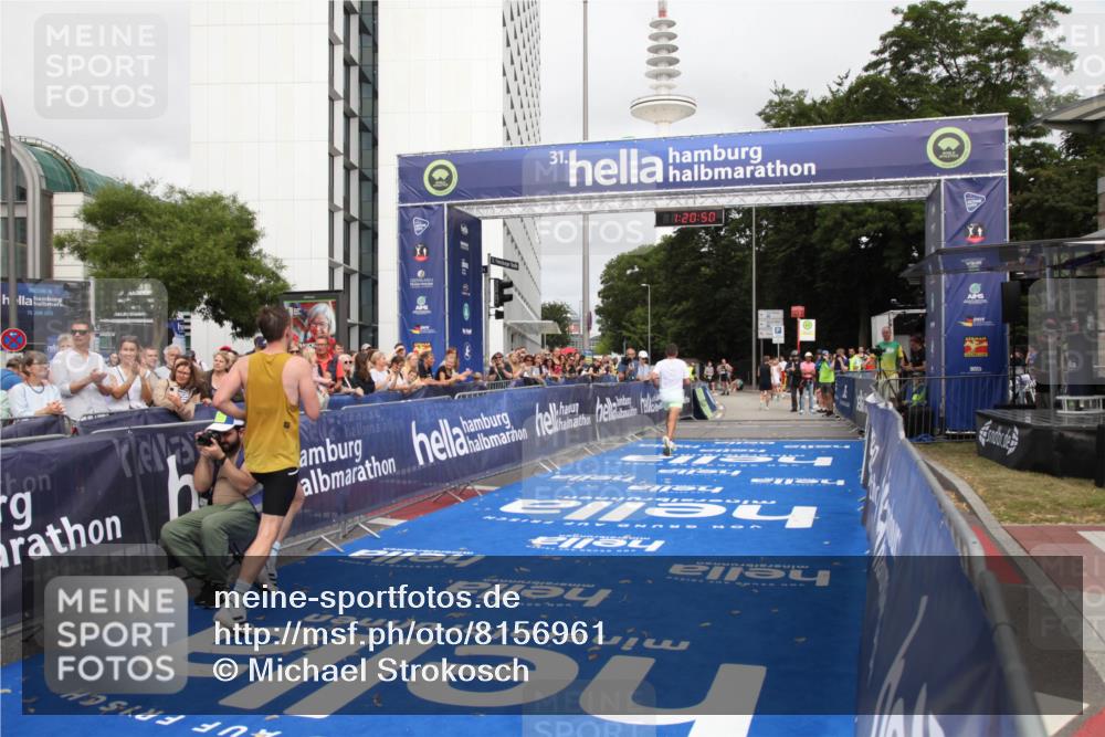 29.06.2025 - hella hamburg halbmarathon Michael Strokosch http://msf.ph/oto/8156961 29.06.2025 10:20:54 Ziel 11210, 14766, 16988, 17402 meine-sportfotos.de