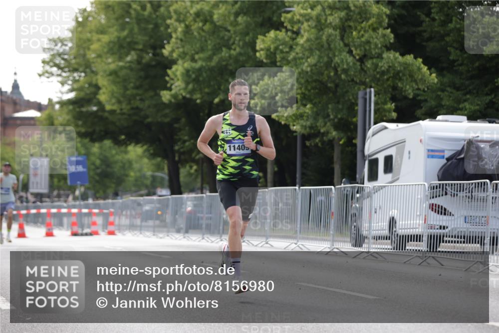29.06.2025 - hella hamburg halbmarathon Jannik Wohlers http://msf.ph/oto/8156980 29.06.2025 09:37:59 Lombardsbrücke 4116, 11409 meine-sportfotos.de