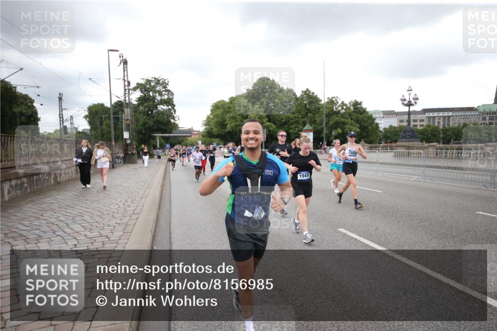29.06.2025 - hella hamburg halbmarathon Jannik Wohlers http://msf.ph/oto/8156985 29.06.2025 10:54:04 Lombardsbrücke 1762, 1822, 1949, 2244, 2532, 2586, 3364, 3761, 3795, 3857, 4720, 4971, 5157, 5185, 5216, 5309, 5933, 5993, 6023, 6279, 7498, 7670, 7946, 7986, 8801, 8803, 9130, 11354, 11567, 11569, 12923, 12930, 13035, 13257, 13693, 13733, 14409, 14655, 15174, 15627, 15628, 15674, 15731, 16522, 16683, 17394 meine-sportfotos.de