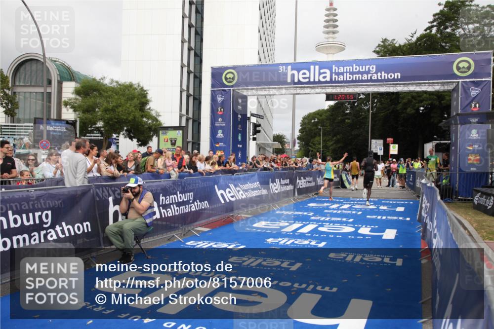 29.06.2025 - hella hamburg halbmarathon Michael Strokosch http://msf.ph/oto/8157006 29.06.2025 10:20:59 Ziel 11210, 14766, 19075 meine-sportfotos.de