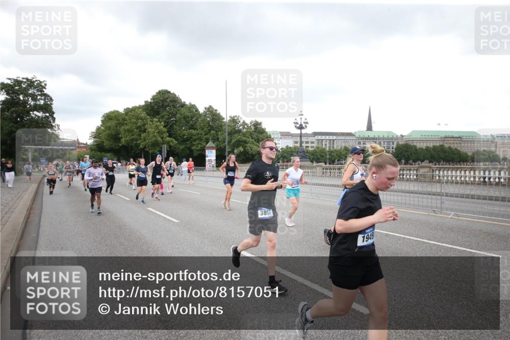 29.06.2025 - hella hamburg halbmarathon Jannik Wohlers http://msf.ph/oto/8157051 29.06.2025 10:54:05 Lombardsbrücke 1822, 1949, 2244, 2532, 2586, 3364, 3761, 3795, 3857, 4720, 4971, 5157, 5185, 5216, 5309, 5933, 5993, 6023, 6279, 7670, 7986, 8801, 8803, 9130, 11354, 11567, 11569, 12930, 13035, 13257, 13693, 13733, 13826, 14409, 14655, 15174, 15627, 15628, 15674, 15687, 15731, 16522, 16683, 17394 meine-sportfotos.de