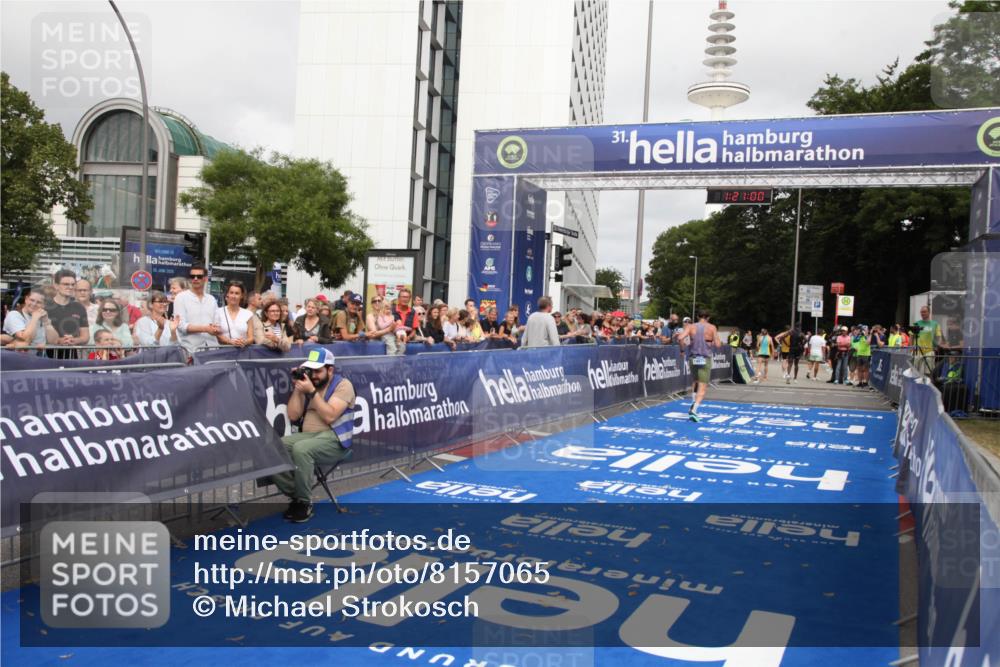 29.06.2025 - hella hamburg halbmarathon Michael Strokosch http://msf.ph/oto/8157065 29.06.2025 10:21:04 Ziel 6530, 19075 meine-sportfotos.de