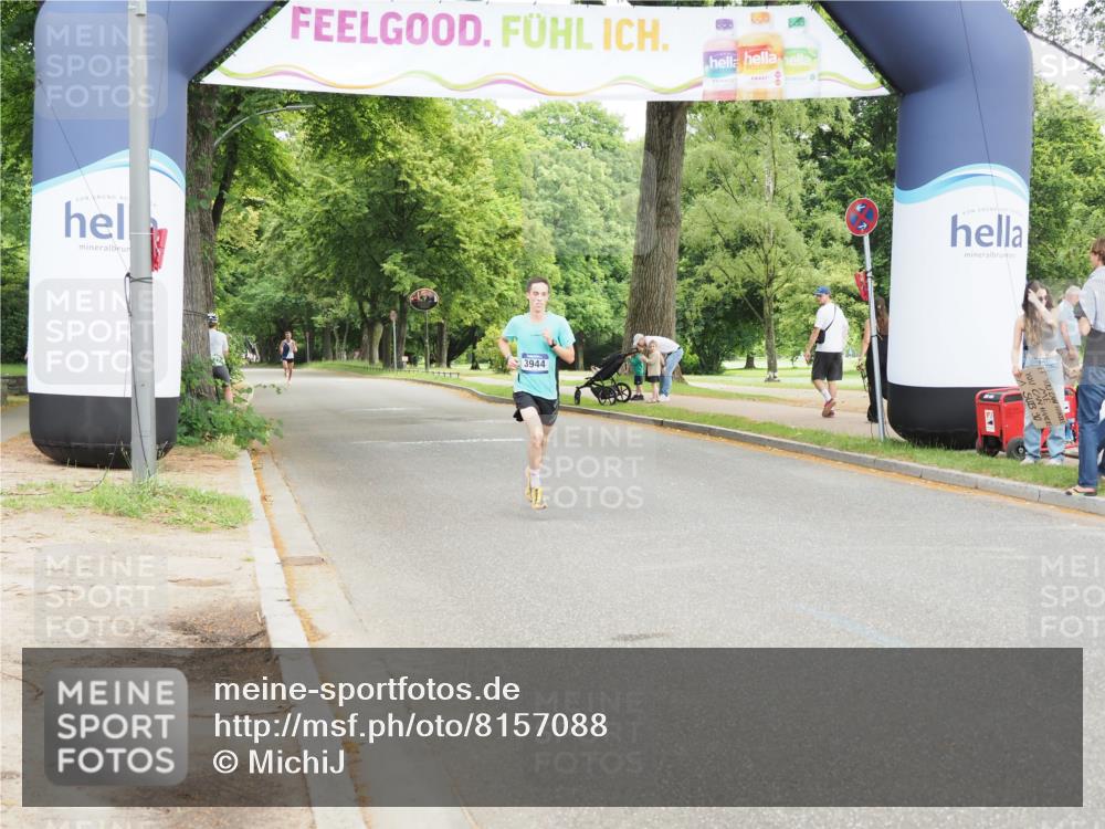 29.06.2025 - hella hamburg halbmarathon MichiJ http://msf.ph/oto/8157088 29.06.2025 10:07:17 Zwischen KM18-KM19 3944 meine-sportfotos.de