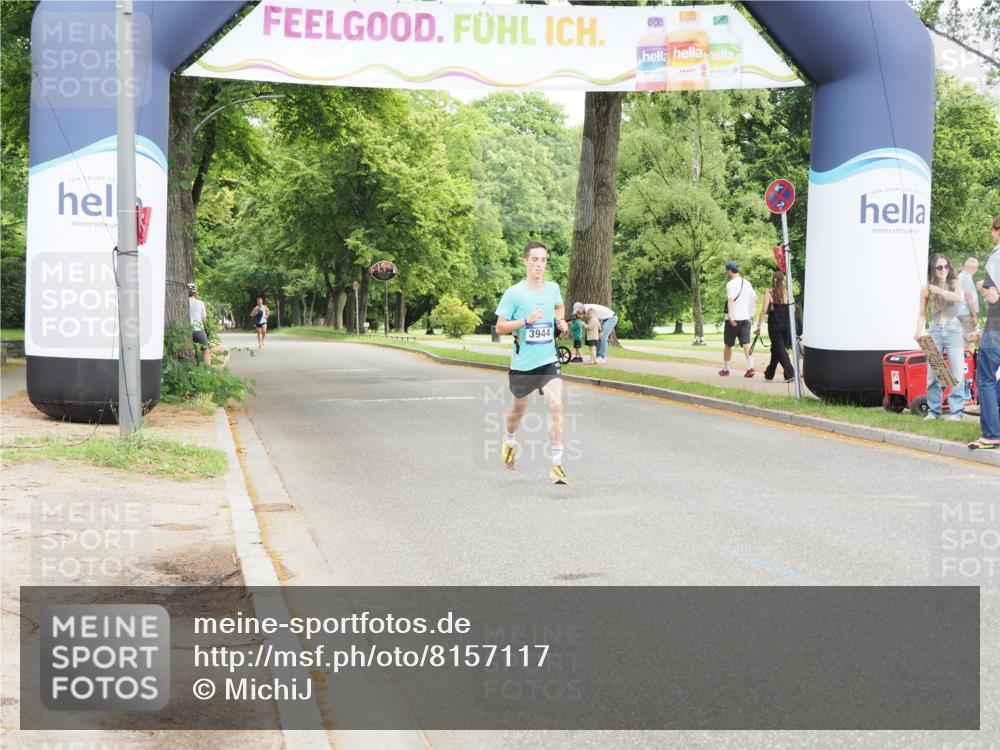 29.06.2025 - hella hamburg halbmarathon MichiJ http://msf.ph/oto/8157117 29.06.2025 10:07:17 Zwischen KM18-KM19 3944 meine-sportfotos.de