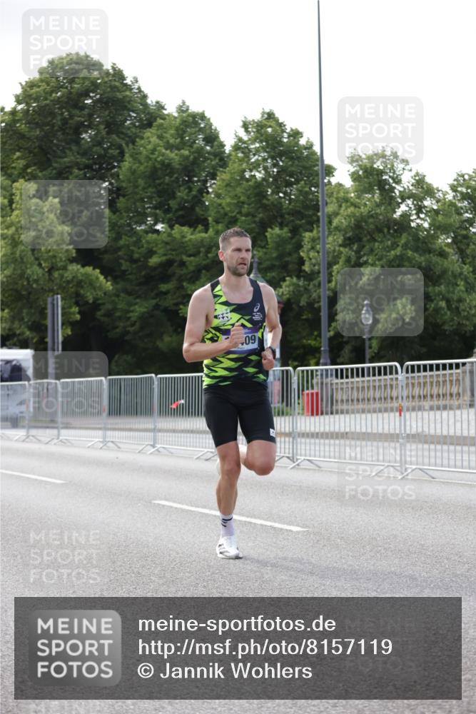 29.06.2025 - hella hamburg halbmarathon Jannik Wohlers http://msf.ph/oto/8157119 29.06.2025 09:38:01 Lombardsbrücke 4116, 11409 meine-sportfotos.de
