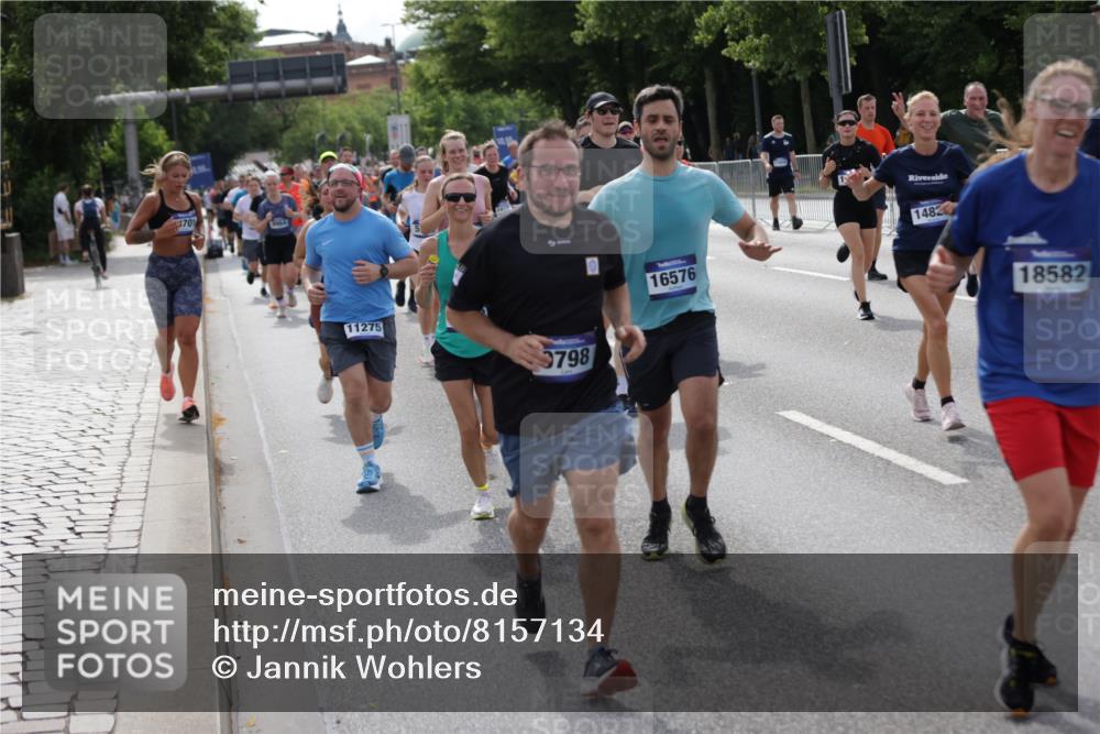 29.06.2025 - hella hamburg halbmarathon Jannik Wohlers http://msf.ph/oto/8157134 29.06.2025 10:17:24 Lombardsbrücke 1015, 1274, 1458, 1622, 1641, 1749, 1795, 2094, 2548, 3138, 3292, 4218, 5002, 5004, 5290, 5611, 5733, 6254, 6336, 6352, 7258, 7413, 8128, 8144, 8799, 9400, 9798, 9964, 10174, 10509, 10831, 11156, 11275, 11656, 11707, 11916, 12031, 12401, 12553, 12683, 13843, 14013, 14194, 14420, 14701, 14738, 14825, 15203, 15322, 15978, 16038, 16576, 16707, 17270, 17542, 17616 meine-sportfotos.de