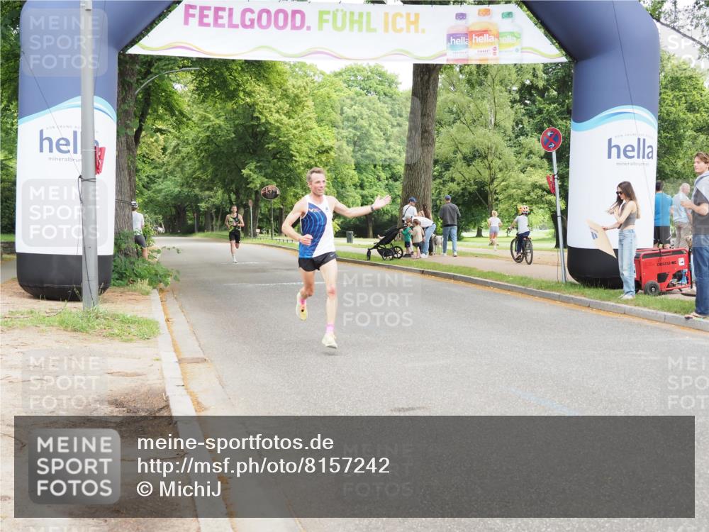 29.06.2025 - hella hamburg halbmarathon MichiJ http://msf.ph/oto/8157242 29.06.2025 10:07:27 Zwischen KM18-KM19  meine-sportfotos.de
