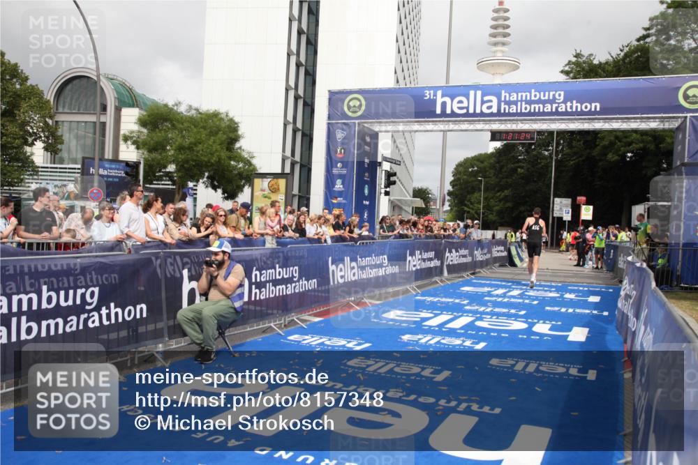 29.06.2025 - hella hamburg halbmarathon Michael Strokosch http://msf.ph/oto/8157348 29.06.2025 10:21:28 Ziel 14933 meine-sportfotos.de