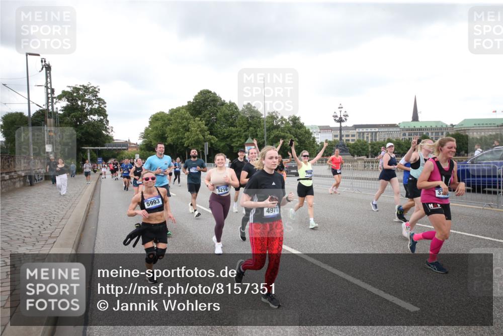 29.06.2025 - hella hamburg halbmarathon Jannik Wohlers http://msf.ph/oto/8157351 29.06.2025 10:54:10 Lombardsbrücke 1198, 1949, 2084, 2244, 2532, 2586, 3761, 3795, 3857, 4720, 4971, 5185, 5216, 5933, 5993, 6023, 6279, 6982, 7986, 8801, 8803, 9130, 9521, 10331, 10471, 11033, 11287, 11567, 11569, 12930, 13035, 13257, 13272, 13693, 13733, 13826, 14409, 15029, 15174, 15627, 15628, 15674, 15687, 15731, 16019, 16522, 16683, 17394, 19111 meine-sportfotos.de