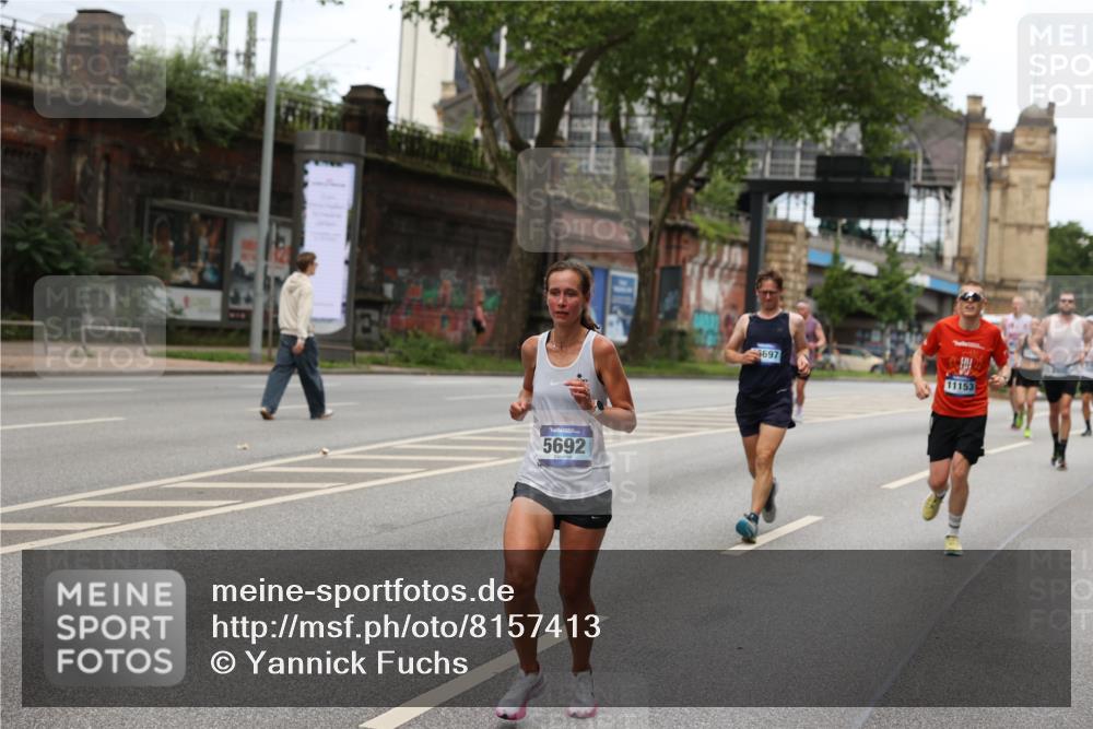 29.06.2025 - hella hamburg halbmarathon Yannick Fuchs http://msf.ph/oto/8157413 29.06.2025 10:38:27 20KM 1220, 1415, 1558, 2816, 3021, 3907, 4310, 4425, 4981, 4999, 5231, 5275, 5476, 5624, 5692, 6490, 6705, 6903, 6991, 7005, 7191, 8063, 8145, 8218, 8722, 8900, 9043, 9081, 9374, 9444, 9633, 9931, 10193, 10669, 10930, 11153, 11346, 11469, 12438, 12554, 12966, 13421, 13996, 14798, 14861, 15225, 15233, 15280, 15512, 15862, 16062, 16224, 16301, 16316, 16547, 16549, 16720, 16893, 17251, 17376, 17729, 17748, 17912, 18942 meine-sportfotos.de