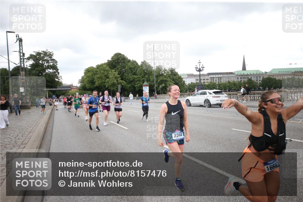 29.06.2025 - hella hamburg halbmarathon Jannik Wohlers http://msf.ph/oto/8157476 29.06.2025 10:54:13 Lombardsbrücke 1198, 1949, 2084, 2244, 2532, 2586, 3761, 3795, 3857, 4971, 5185, 5216, 5882, 5933, 5993, 6023, 6279, 6982, 7986, 8012, 9521, 10331, 10471, 11033, 11287, 11567, 11569, 12268, 12270, 12930, 13035, 13257, 13272, 13693, 13733, 13826, 14409, 15029, 15174, 15271, 15627, 15628, 15674, 15687, 15731, 16019, 16443, 16683, 17394, 18168, 19111 meine-sportfotos.de