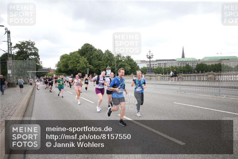 29.06.2025 - hella hamburg halbmarathon Jannik Wohlers http://msf.ph/oto/8157550 29.06.2025 10:54:15 Lombardsbrücke 1198, 2084, 2244, 2532, 2566, 2586, 2632, 3761, 3795, 4971, 5185, 5216, 5500, 5882, 5993, 6023, 6279, 6982, 7986, 8012, 8186, 9521, 10331, 10471, 11033, 11226, 11287, 11567, 11569, 12268, 12270, 12930, 13257, 13272, 13283, 13693, 13733, 13826, 14409, 15029, 15174, 15271, 15553, 15627, 15628, 15674, 15687, 15731, 16019, 16443, 16683, 17394, 18168, 19111 meine-sportfotos.de