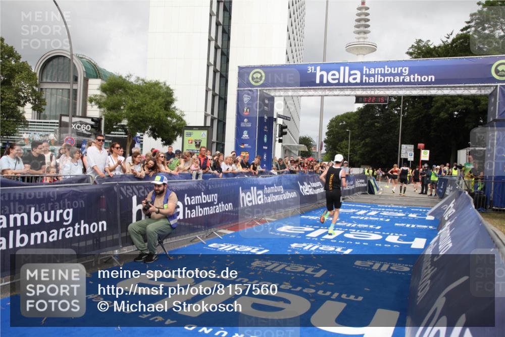 29.06.2025 - hella hamburg halbmarathon Michael Strokosch http://msf.ph/oto/8157560 29.06.2025 10:22:19 Ziel 10650 meine-sportfotos.de