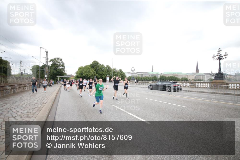 29.06.2025 - hella hamburg halbmarathon Jannik Wohlers http://msf.ph/oto/8157609 29.06.2025 10:54:18 Lombardsbrücke 1198, 2084, 2244, 2566, 2586, 2632, 5185, 5216, 5500, 5882, 5993, 6279, 6982, 7986, 8012, 8186, 9521, 10331, 10471, 11033, 11226, 11287, 11567, 11569, 12240, 12268, 12270, 12930, 13257, 13272, 13283, 13693, 13733, 13826, 13944, 13945, 14409, 15029, 15174, 15271, 15553, 15687, 15731, 16019, 16443, 16683, 17394, 18168, 19111 meine-sportfotos.de