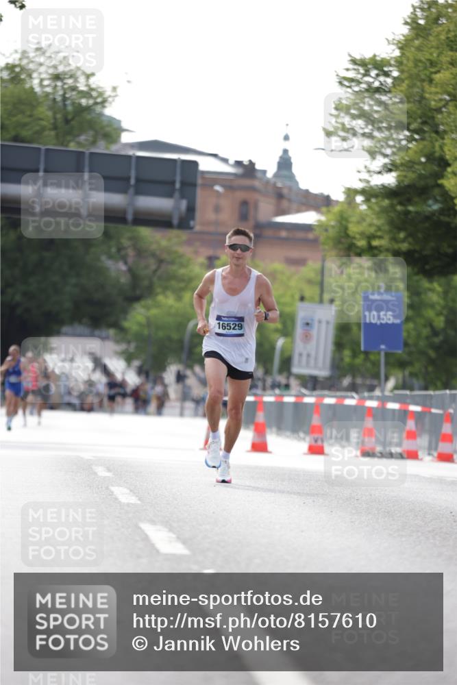 29.06.2025 - hella hamburg halbmarathon Jannik Wohlers http://msf.ph/oto/8157610 29.06.2025 09:38:35 Lombardsbrücke 16529 meine-sportfotos.de