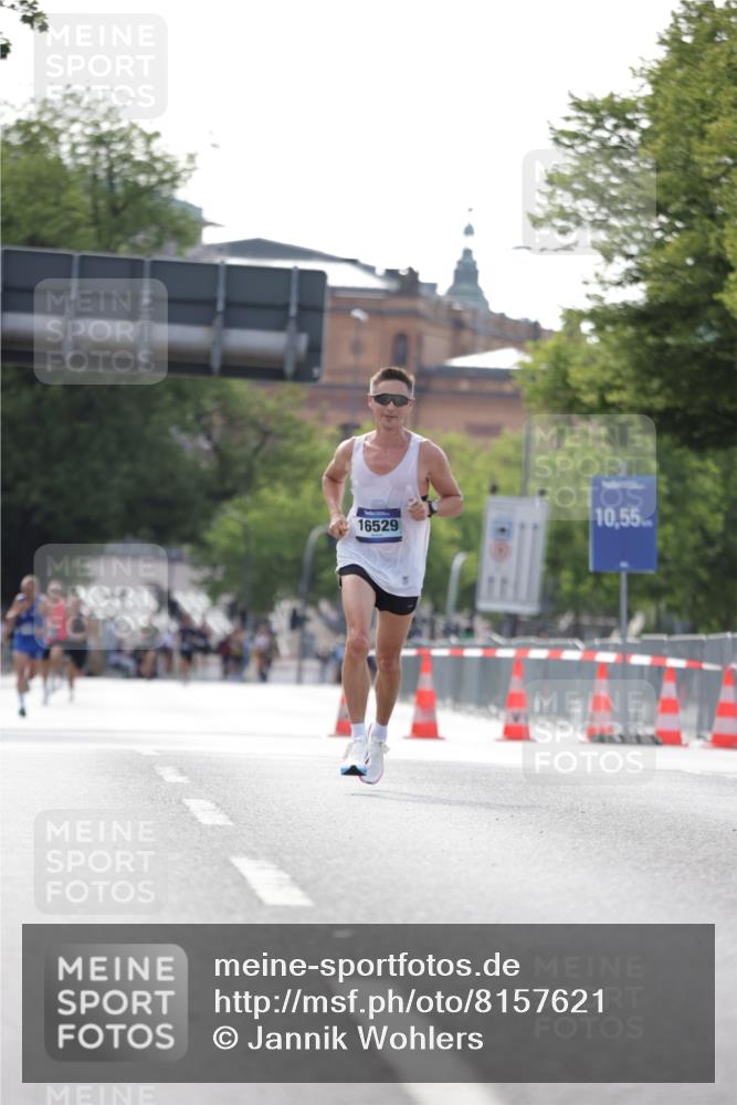 29.06.2025 - hella hamburg halbmarathon Jannik Wohlers http://msf.ph/oto/8157621 29.06.2025 09:38:35 Lombardsbrücke 16529 meine-sportfotos.de