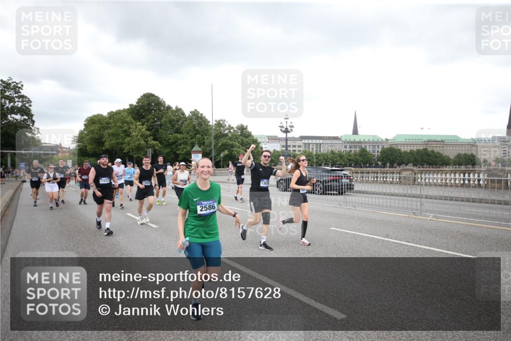 29.06.2025 - hella hamburg halbmarathon Jannik Wohlers http://msf.ph/oto/8157628 29.06.2025 10:54:18 Lombardsbrücke 1198, 2084, 2244, 2566, 2586, 2632, 5185, 5216, 5500, 5882, 5993, 6279, 6982, 7986, 8012, 8186, 9521, 10331, 10471, 11033, 11226, 11287, 11567, 11569, 12240, 12268, 12270, 12930, 13257, 13272, 13283, 13693, 13733, 13826, 13944, 13945, 14409, 15029, 15174, 15271, 15553, 15687, 15731, 16019, 16443, 16683, 17394, 18168, 19111 meine-sportfotos.de