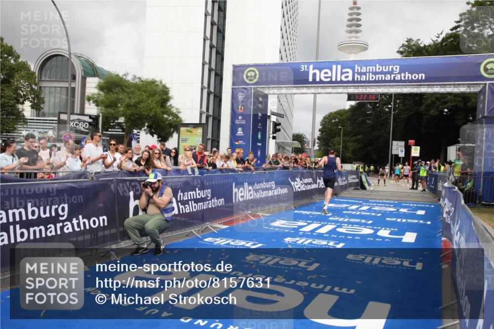 29.06.2025 - hella hamburg halbmarathon Michael Strokosch http://msf.ph/oto/8157631 29.06.2025 10:22:40 Ziel 2618, 3720 meine-sportfotos.de